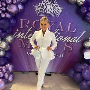 Stylish White Pantsuit for Formal Events